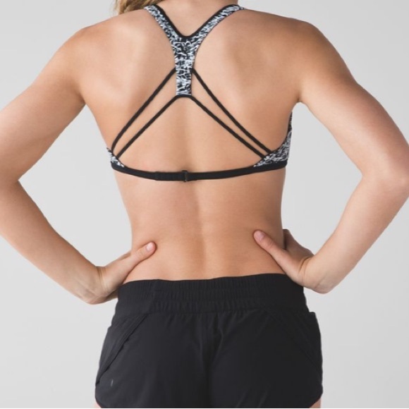 Lululemon Surf To Sand Sport Top Mini Ripple White Seal Grey / Black in EUC. - Picture 7 of 12